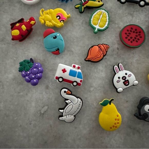 Bundle of 33 Assorted Shoe Charms NWOT - Picture 2 of 4